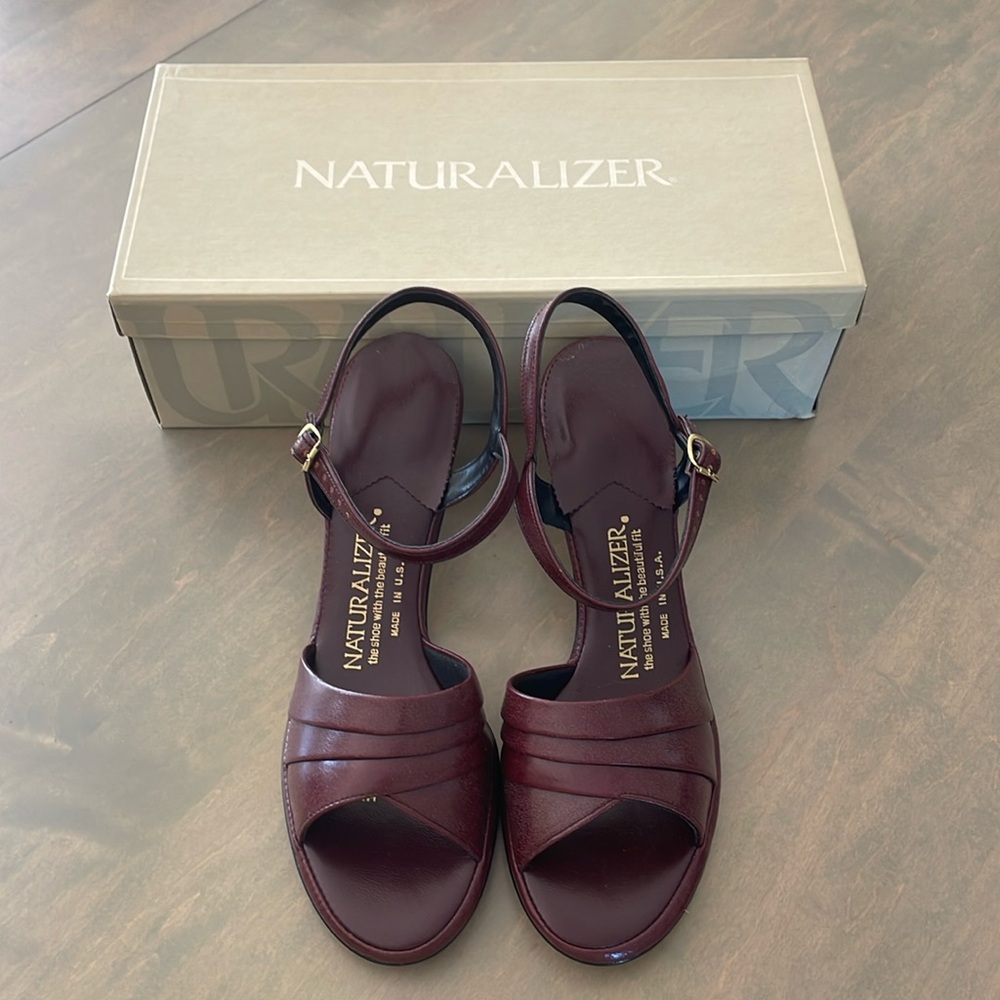 NWT Vintage Naturalizer Strap Sandals🌸